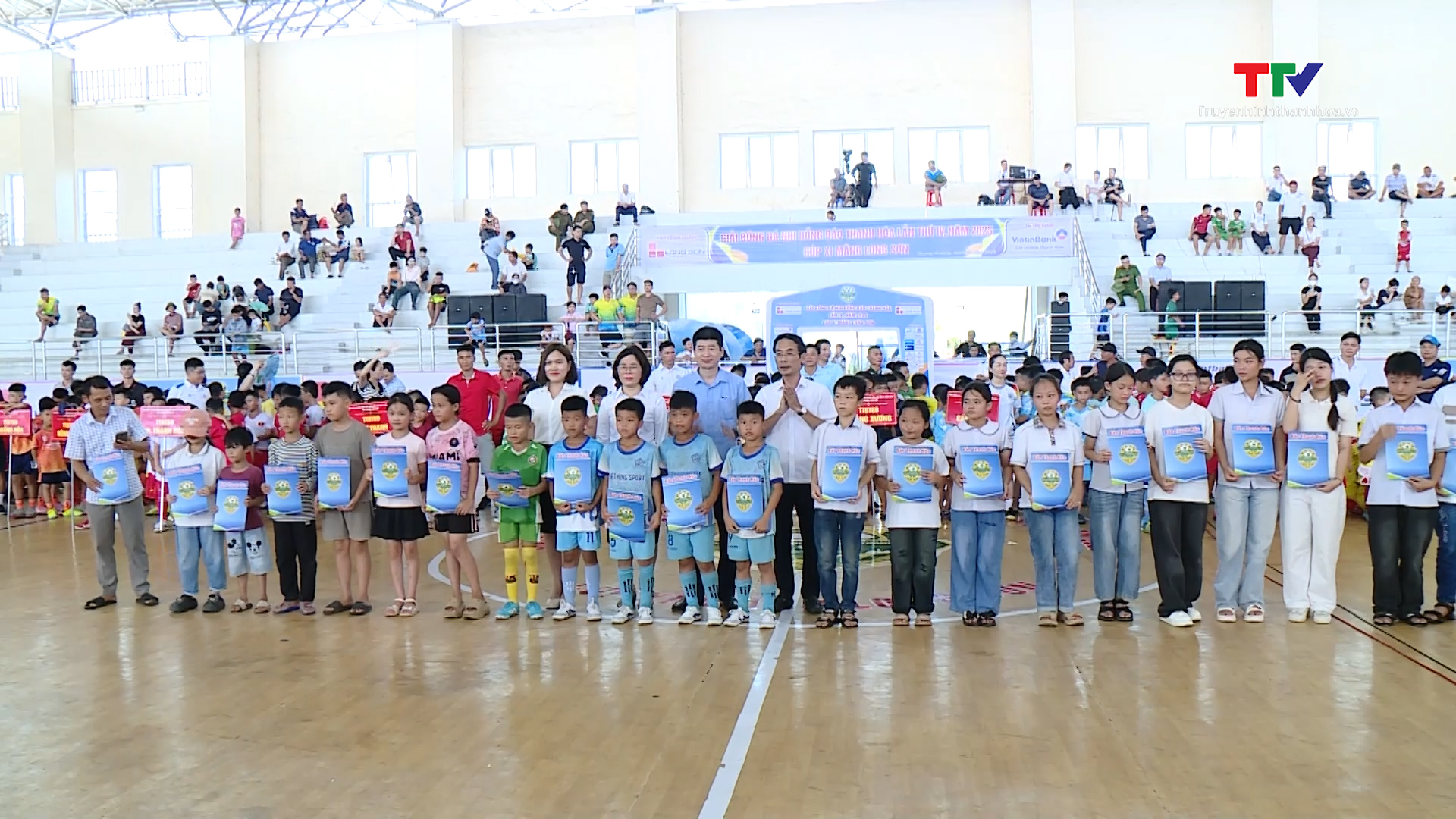 Khởi tranh Giải bóng đá Nhi đồng Báo Thanh Hóa lần thứ IV, năm 2025 - Cup Xi măng Long Sơn Thanh Hóa- Ảnh 1. Khởi tranh Giải bóng đá Nhi đồng Báo Thanh Hóa lần thứ IV, năm 2025 - Cup Xi măng Long Sơn Thanh Hóa- Ảnh 1.