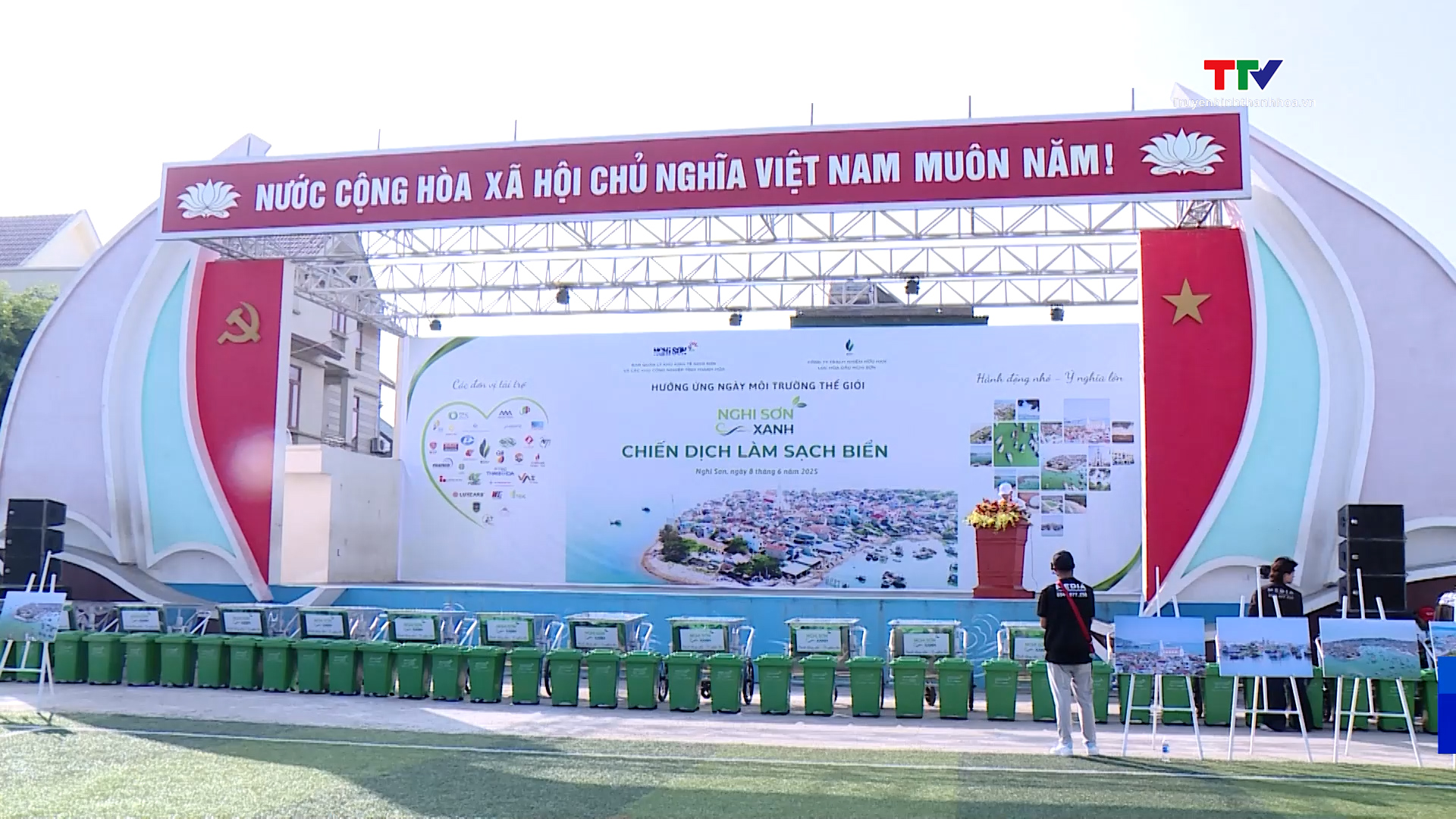 Chiến dịch làm sạch biển, xây dựng Nghi Sơn xanh- Ảnh 1. Chiến dịch làm sạch biển, xây dựng Nghi Sơn xanh- Ảnh 1.
