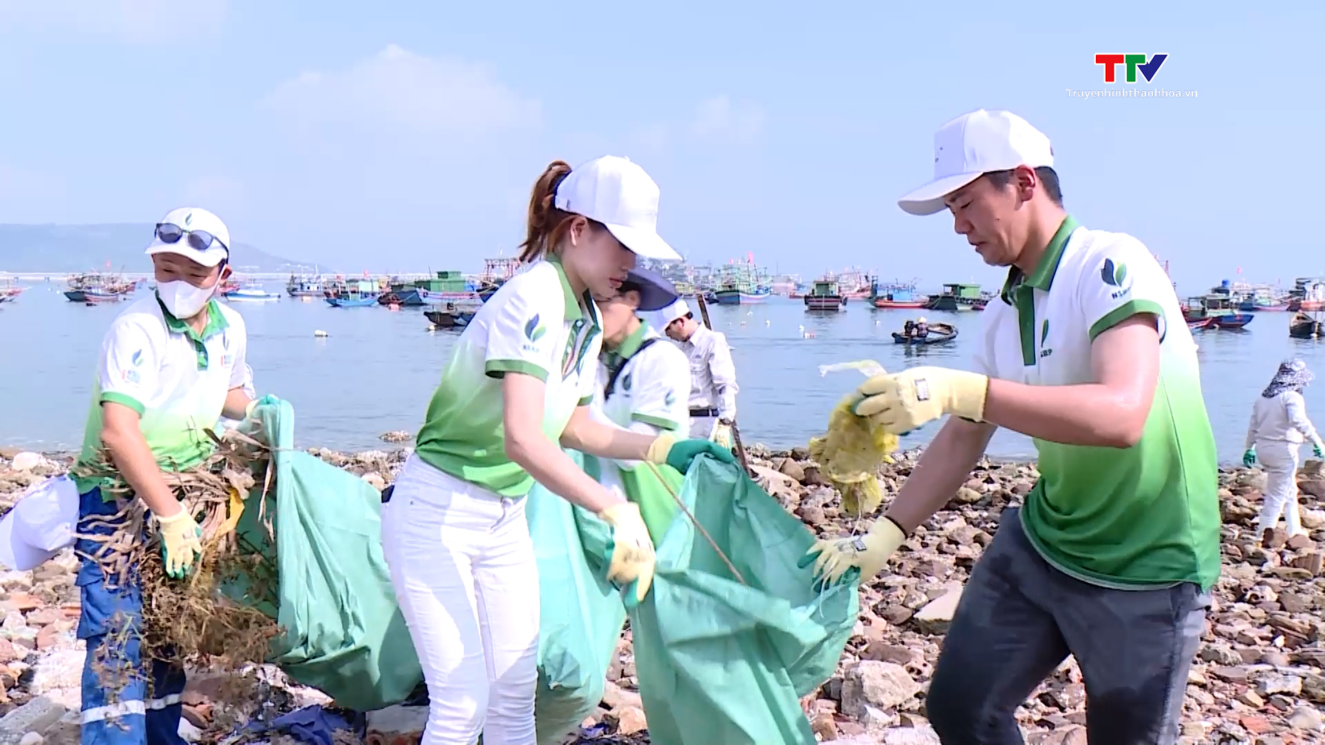 Chiến dịch làm sạch biển, xây dựng Nghi Sơn xanh- Ảnh 4. Chiến dịch làm sạch biển, xây dựng Nghi Sơn xanh- Ảnh 4.