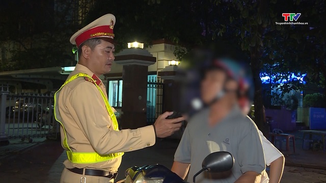 Tình trạng vi phạm nồng độ cồn khi điều khiển phương tiện tham gia giao thông có chiều hướng tăng- Ảnh 2. Tình trạng vi phạm nồng độ cồn khi điều khiển phương tiện tham gia giao thông có chiều hướng tăng- Ảnh 2.