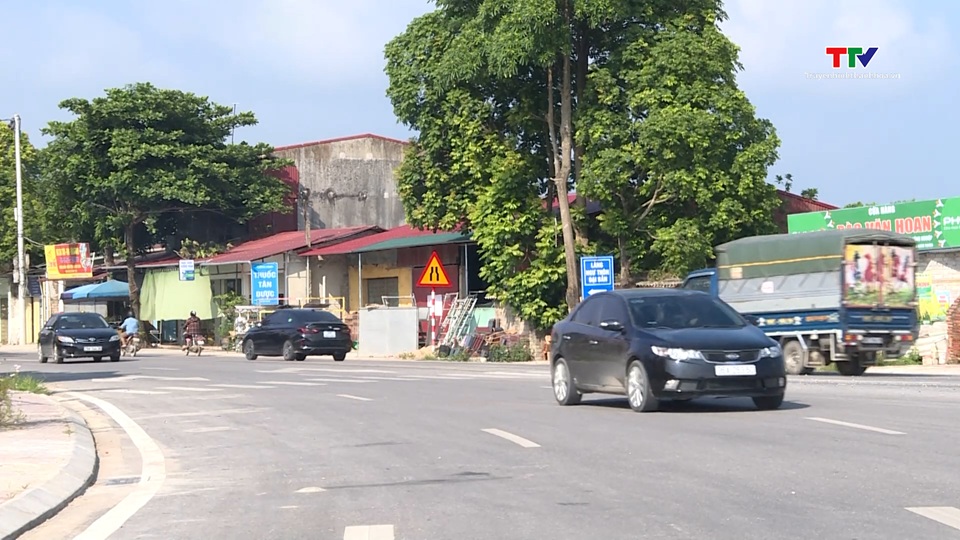 Mất an toàn giao thông tại đường Vạn Thiện - Bến En, Nông Cống- Ảnh 3. Mất an toàn giao thông tại đường Vạn Thiện - Bến En, Nông Cống- Ảnh 3.