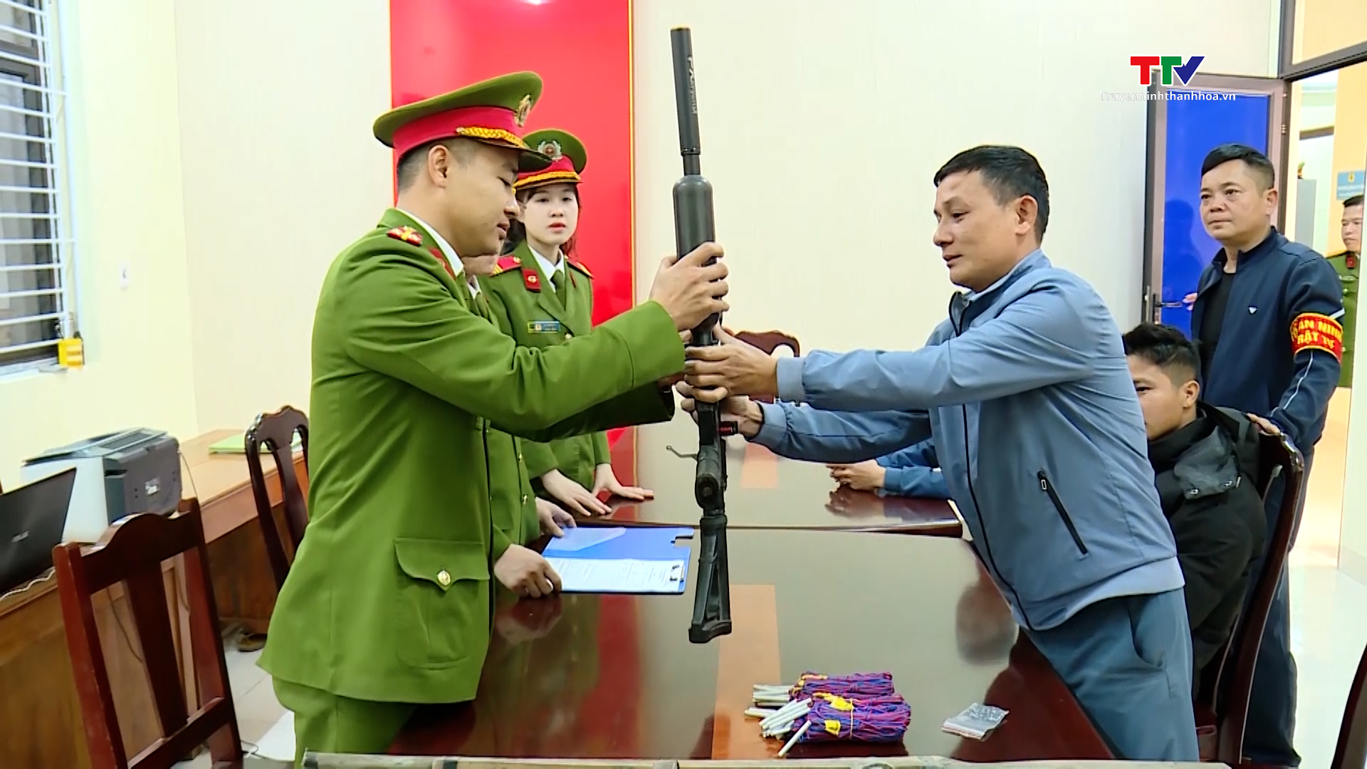 Thu hồi gần 700 khẩu súng và hàng nghìn vật liệu nổ, vũ khí thô sơ- Ảnh 1. Thu hồi gần 700 khẩu súng và hàng nghìn vật liệu nổ, vũ khí thô sơ- Ảnh 1.