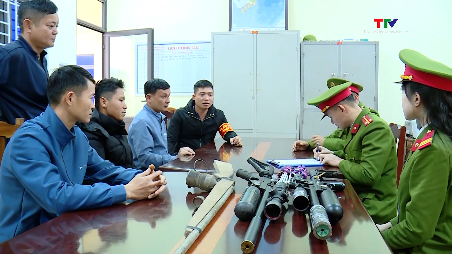 Thu hồi gần 700 khẩu súng và hàng nghìn vật liệu nổ, vũ khí thô sơ- Ảnh 2. Thu hồi gần 700 khẩu súng và hàng nghìn vật liệu nổ, vũ khí thô sơ- Ảnh 2.