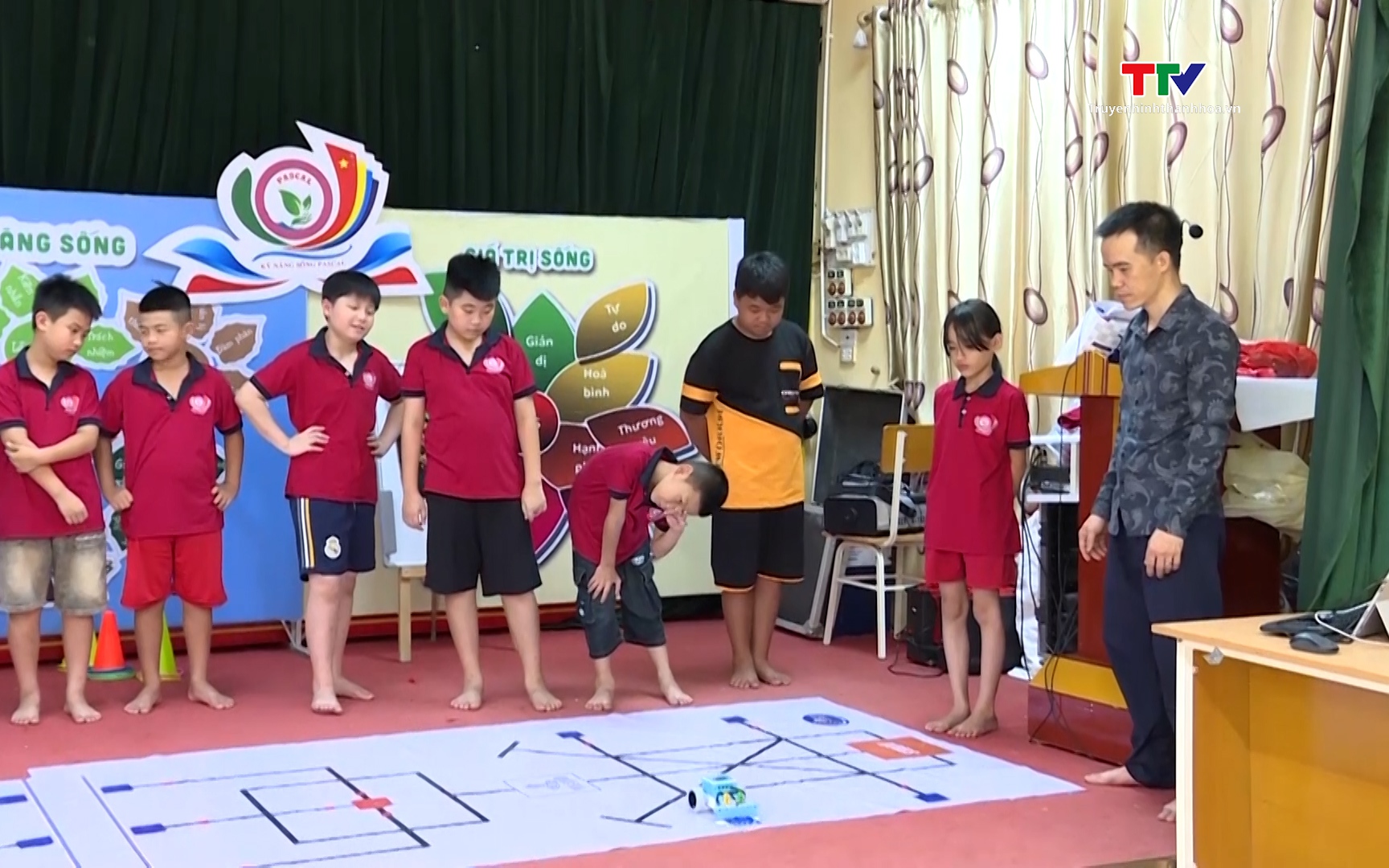 Tiếp cận sớm lập trình, robotics - Nền tảng hình thành tư duy số cho trẻ em- Ảnh 1. Rèn luyện sự tự tin, tính tự lập cho trẻ em