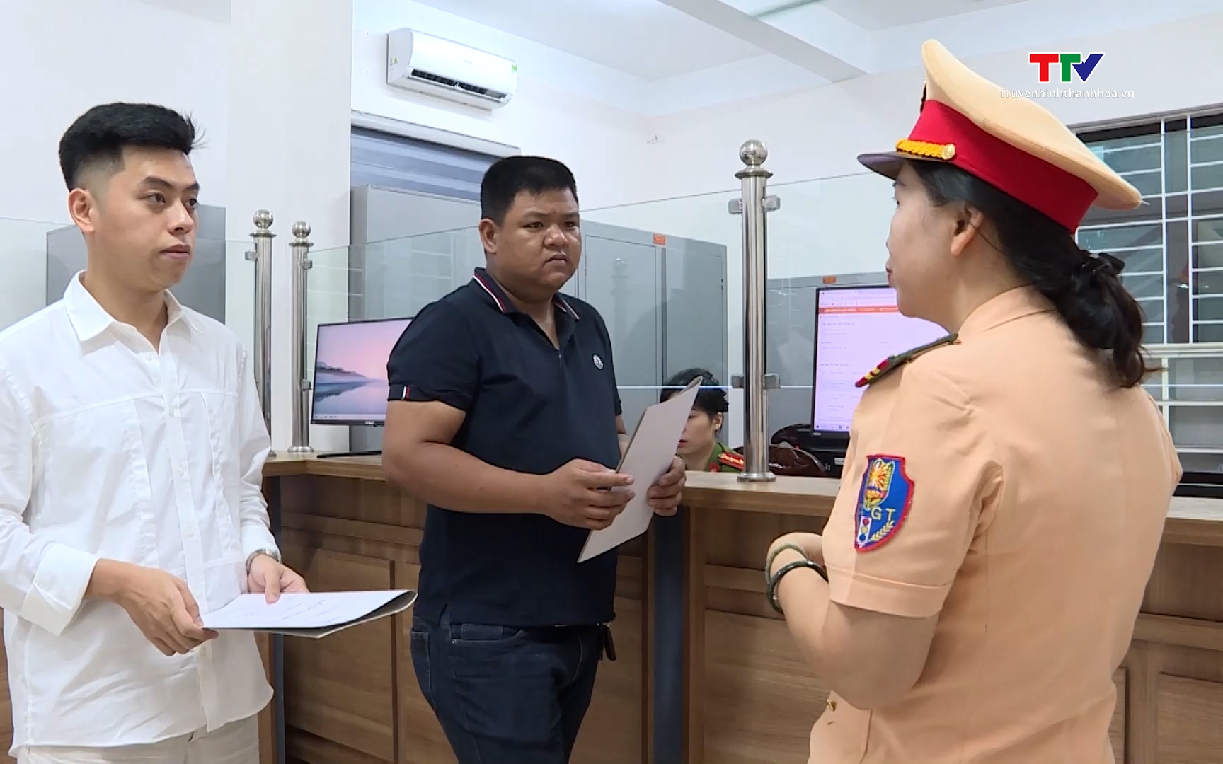 Chứng nhận đăng ký xe điện tử được tích hợp trên VNeTraffic, VNeID- Ảnh 1. Người dân được chọn địa điểm đăng ký xe từ 1/7