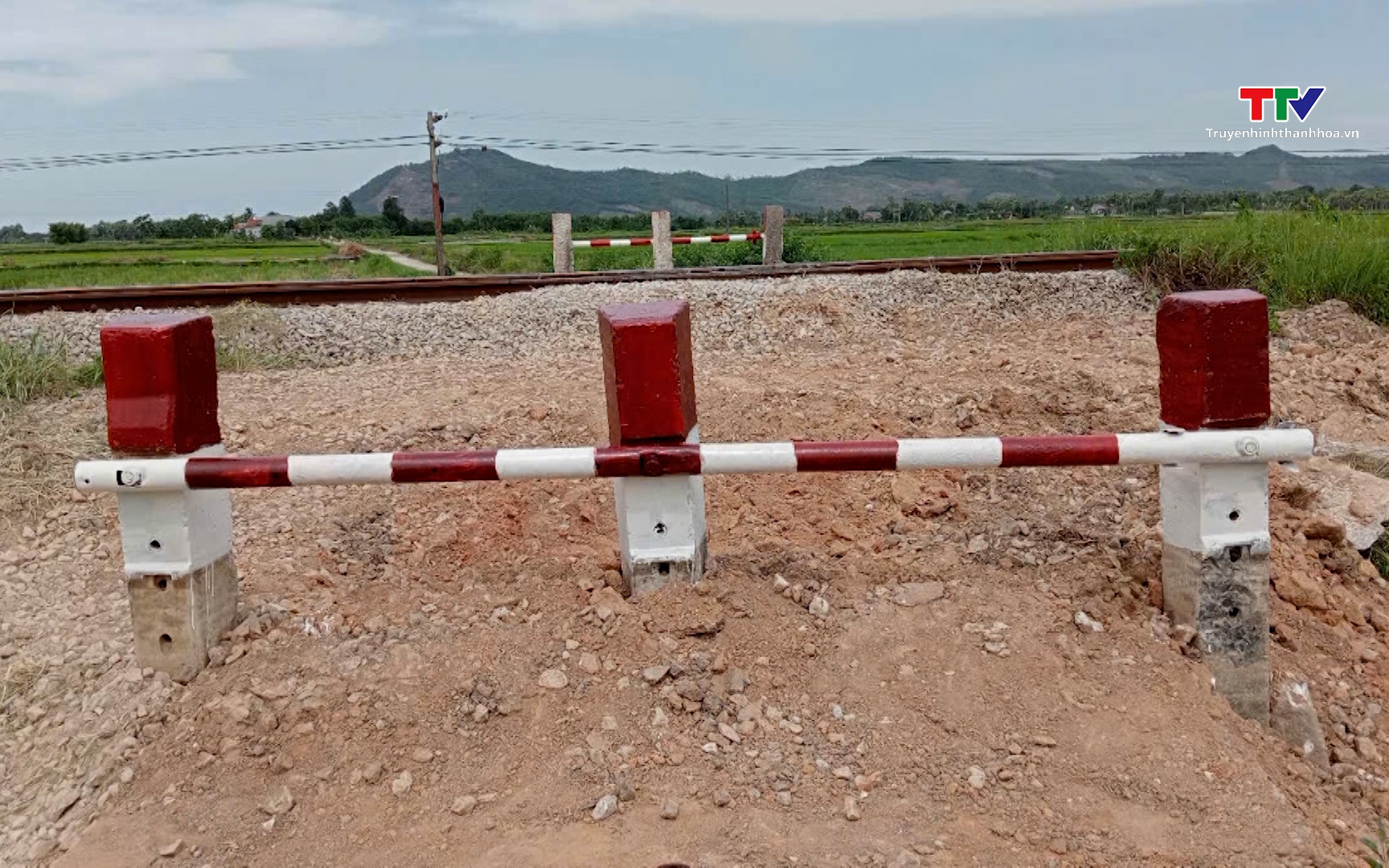 Rào đóng lối đi dân sinh qua  đường sắt