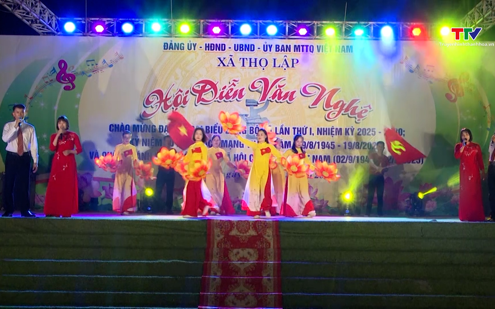 Lễ giỗ thành hoàng làng Yên Lược, xã Thọ Lập- Ảnh 1. Hội diễn văn nghệ chào mừng Đại hội đại biểu Đảng bộ xã Thọ Lập