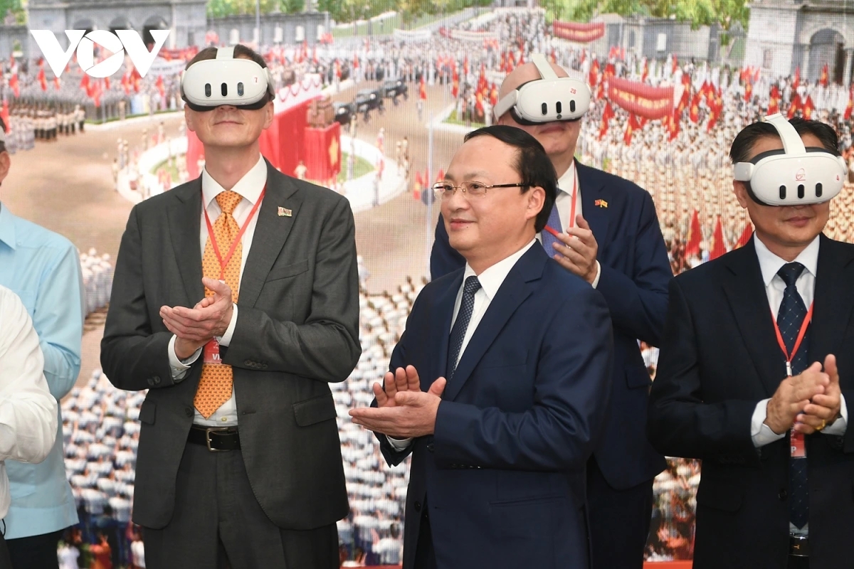 Thực tế ảo "Trở về thời khắc thiêng liêng" - Tầm vóc lịch sử, công nghệ và chiến lược của Đài Tiếng nói Việt Nam- Ảnh 2. Thực tế ảo "Trở về thời khắc thiêng liêng" - Tầm vóc lịch sử, công nghệ và chiến lược của Đài Tiếng nói Việt Nam- Ảnh 2.
