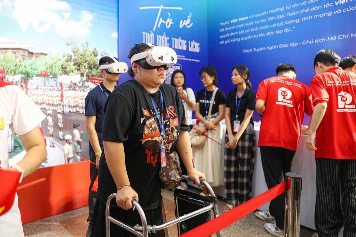 Thực tế ảo "Trở về thời khắc thiêng liêng" - Tầm vóc lịch sử, công nghệ và chiến lược của Đài Tiếng nói Việt Nam- Ảnh 5. Thực tế ảo "Trở về thời khắc thiêng liêng" - Tầm vóc lịch sử, công nghệ và chiến lược của Đài Tiếng nói Việt Nam- Ảnh 5.