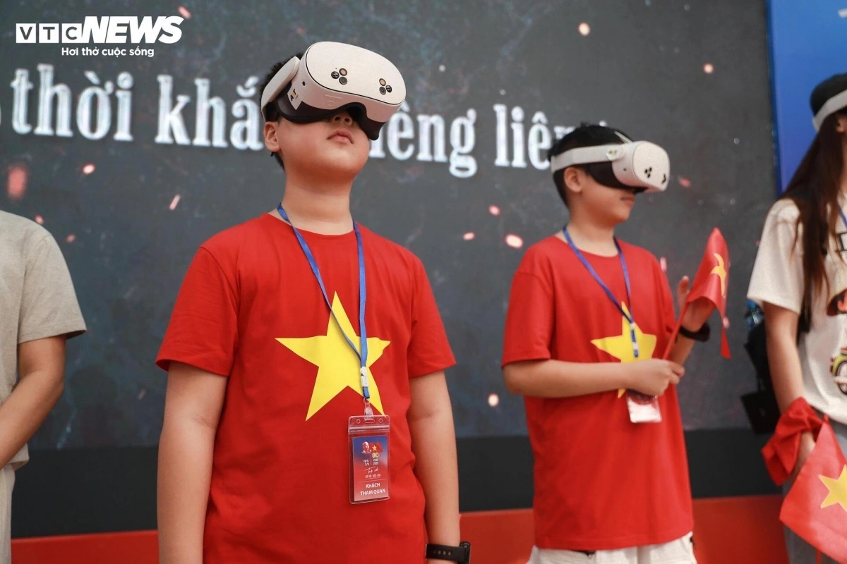 Thực tế ảo "Trở về thời khắc thiêng liêng" - Tầm vóc lịch sử, công nghệ và chiến lược của Đài Tiếng nói Việt Nam- Ảnh 6. Thực tế ảo "Trở về thời khắc thiêng liêng" - Tầm vóc lịch sử, công nghệ và chiến lược của Đài Tiếng nói Việt Nam- Ảnh 6.