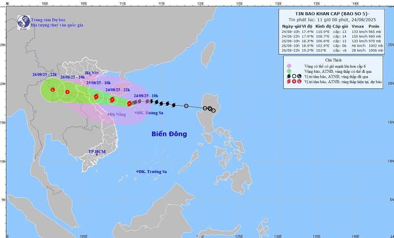 Bão số 5 cách Nghệ An 580km, di chuyển 118-149 km/h- Ảnh 1. Bão số 5 cách Nghệ An 580km, di chuyển 118-149 km/h- Ảnh 1.