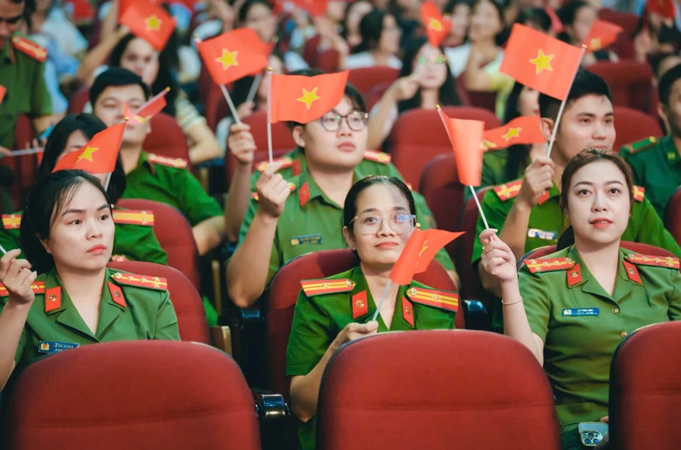 “Vang vọng mùa thu” - Bản hùng ca kỷ niệm 80 năm Cách mạng Tháng Tám và Quốc khánh 2/9- Ảnh 6. “Vang vọng mùa thu” - Bản hùng ca kỷ niệm 80 năm Cách mạng Tháng Tám và Quốc khánh 2/9- Ảnh 6.