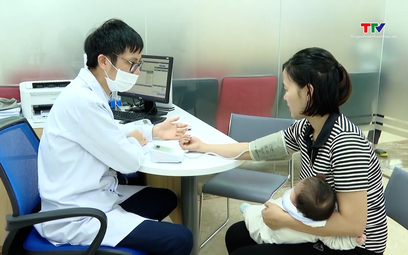 Chủ động tiêm vắc xin để phòng bệnh viêm màng não mô cầu