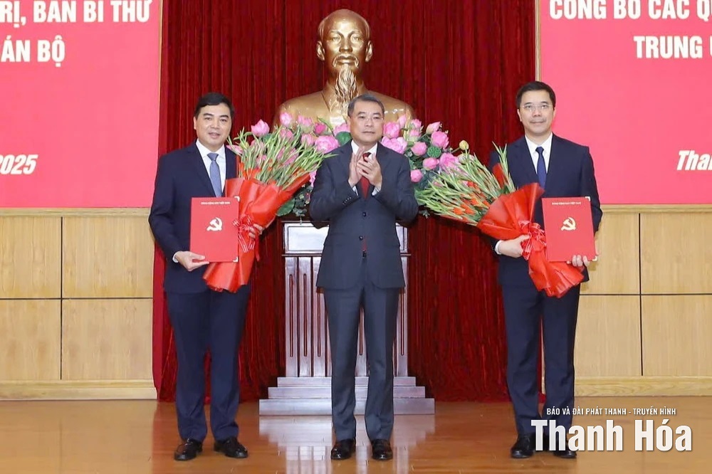 Công bố quyết định của Bộ Chính trị, Ban Bí thư điều động, chỉ định đồng chí Nguyễn Hoài Anh và đồng chí Nguyễn Hồng Phong giữ chức Phó Bí thư Tỉnh ủy Thanh Hóa- Ảnh 1.