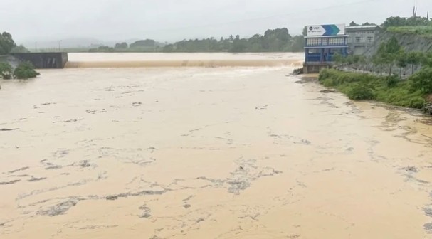 Tin lũ đặc biệt lớn trên sông Cầu Chày, lũ khẩn cấp trên sông Bưởi, sông Yên, lũ trên sông Mã, sông Lèn tỉnh Thanh Hóa- Ảnh 1.