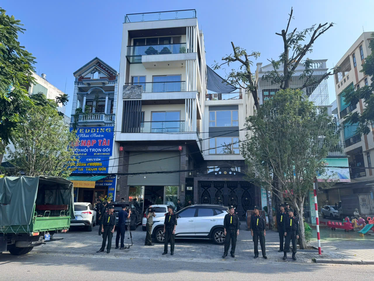 Khám xét khẩn cấp nhà riêng của đối tượng “Mạnh gỗ”- Ảnh 2.