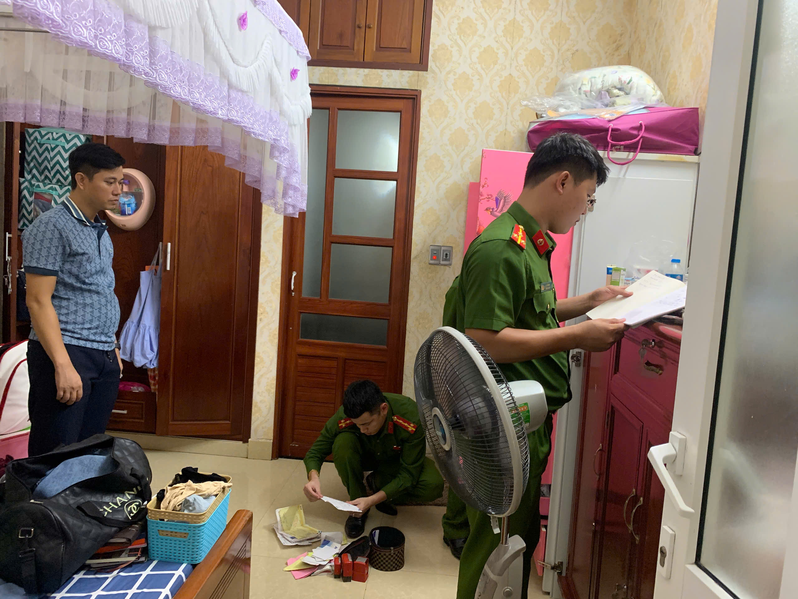 Bắt tạm giam 2 bị can liên quan đến ổ nhóm tội phạm do “Ý Ẻng” cầm đầu- Ảnh 2.