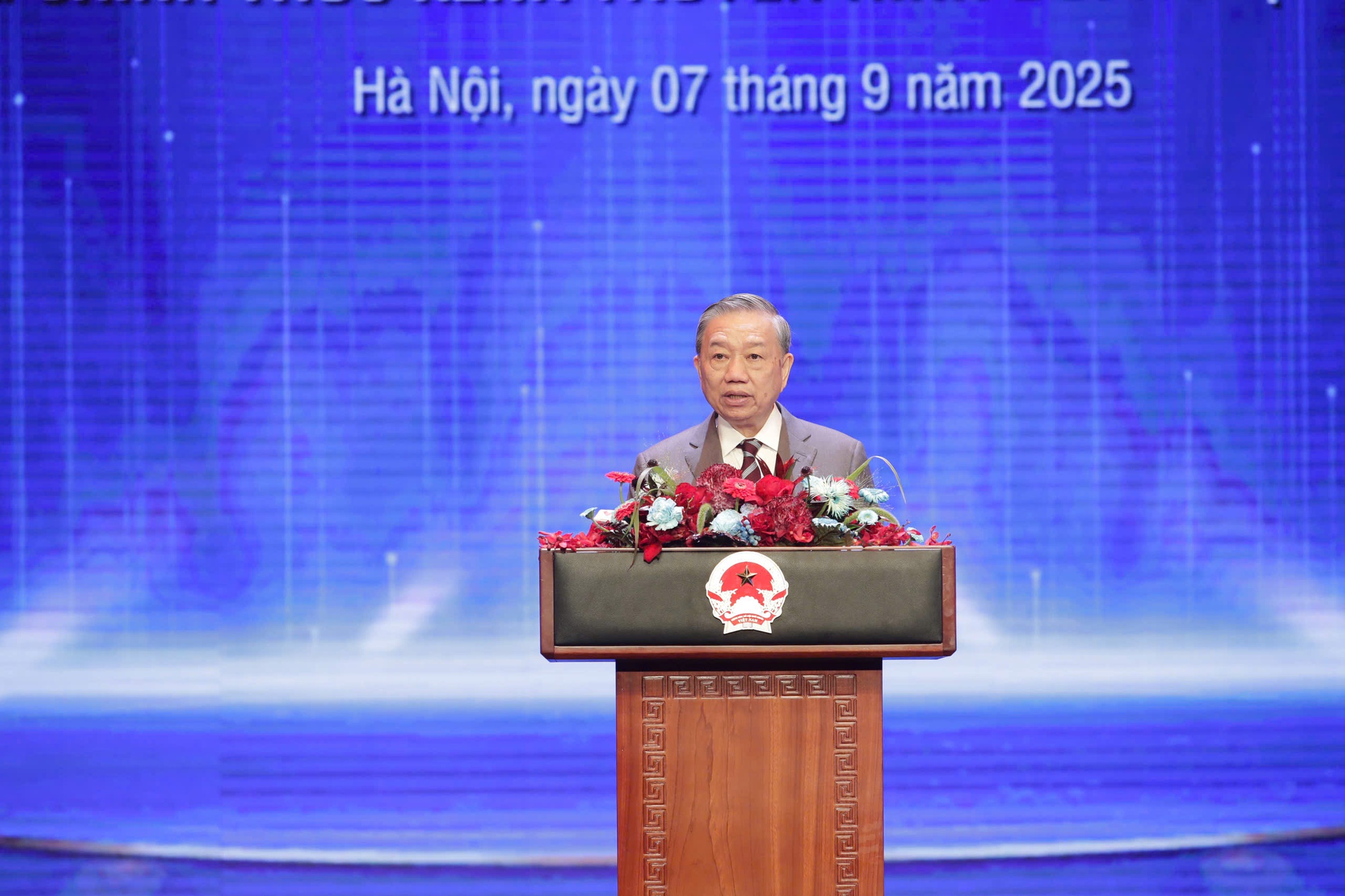 Tổng Bí thư Tô Lâm trao Huân chương Lao động hạng Nhất cho Đài Truyền hình Việt Nam- Ảnh 6. Tổng Bí thư Tô Lâm trao Huân chương Lao động hạng Nhất cho Đài Truyền hình Việt Nam- Ảnh 6.