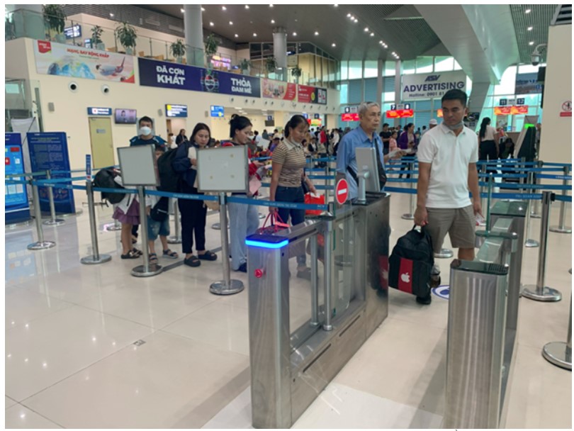 Triển khai ứng dụng công nghệ sinh trắc học trên nền tảng VNeID tại Cảng hàng không Thọ Xuân- Ảnh 1. Triển khai ứng dụng công nghệ sinh trắc học trên nền tảng VNeID tại Cảng hàng không Thọ Xuân- Ảnh 1.