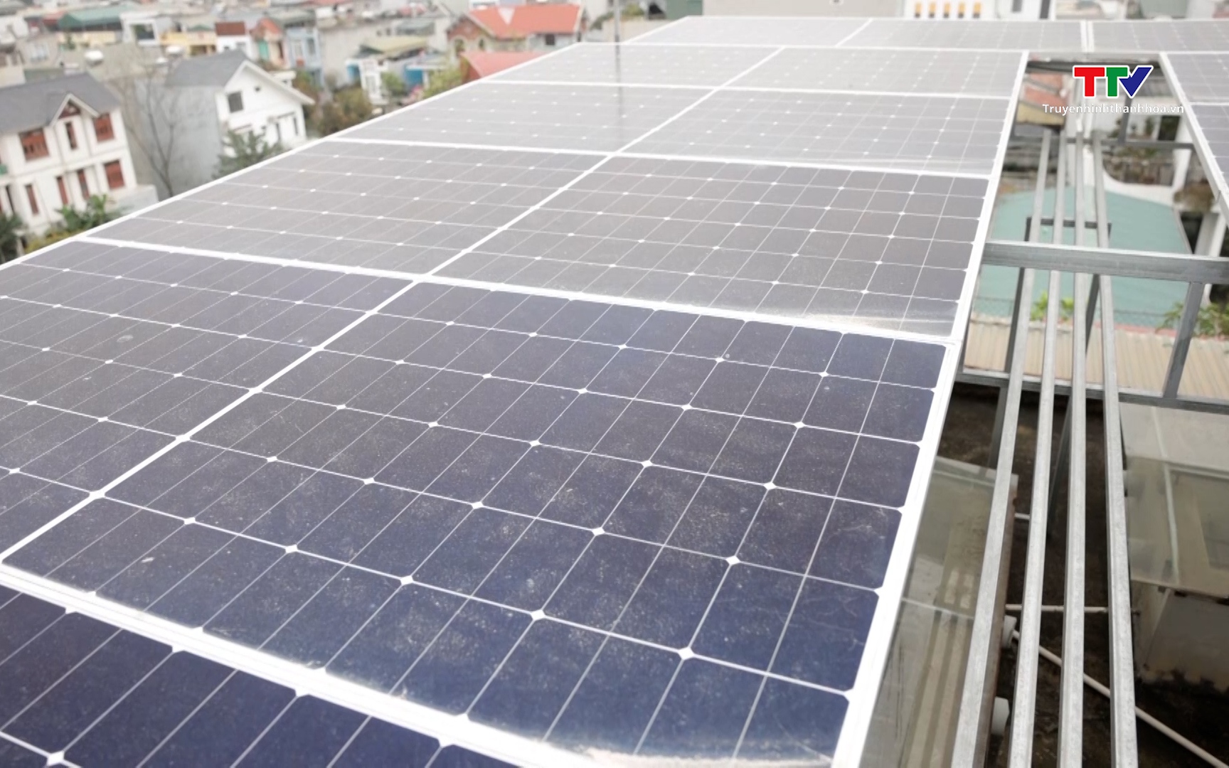 Đề xuất n&acirc;ng mức b&aacute;n điện mặt trời dư l&ecirc;n lưới tối đa 50% 