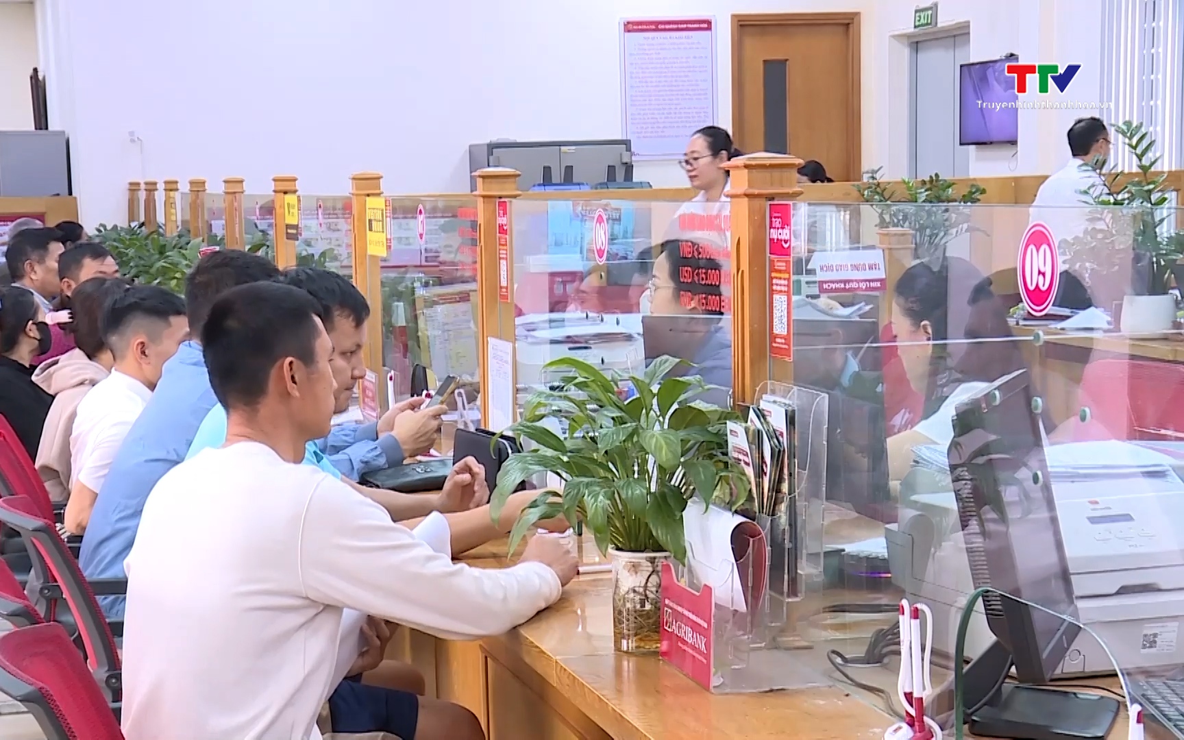 Ng&acirc;n h&agrave;ng bảo đảm d&ograve;ng vốn cho tăng trưởng kinh tế