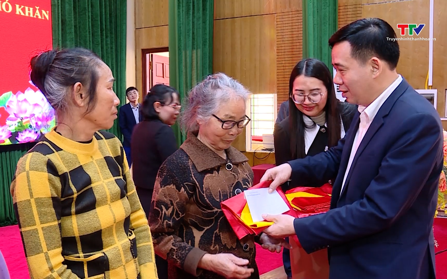 Cảnh s&aacute;t biển đồng h&agrave;nh c&ugrave;ng ngư d&acirc;n