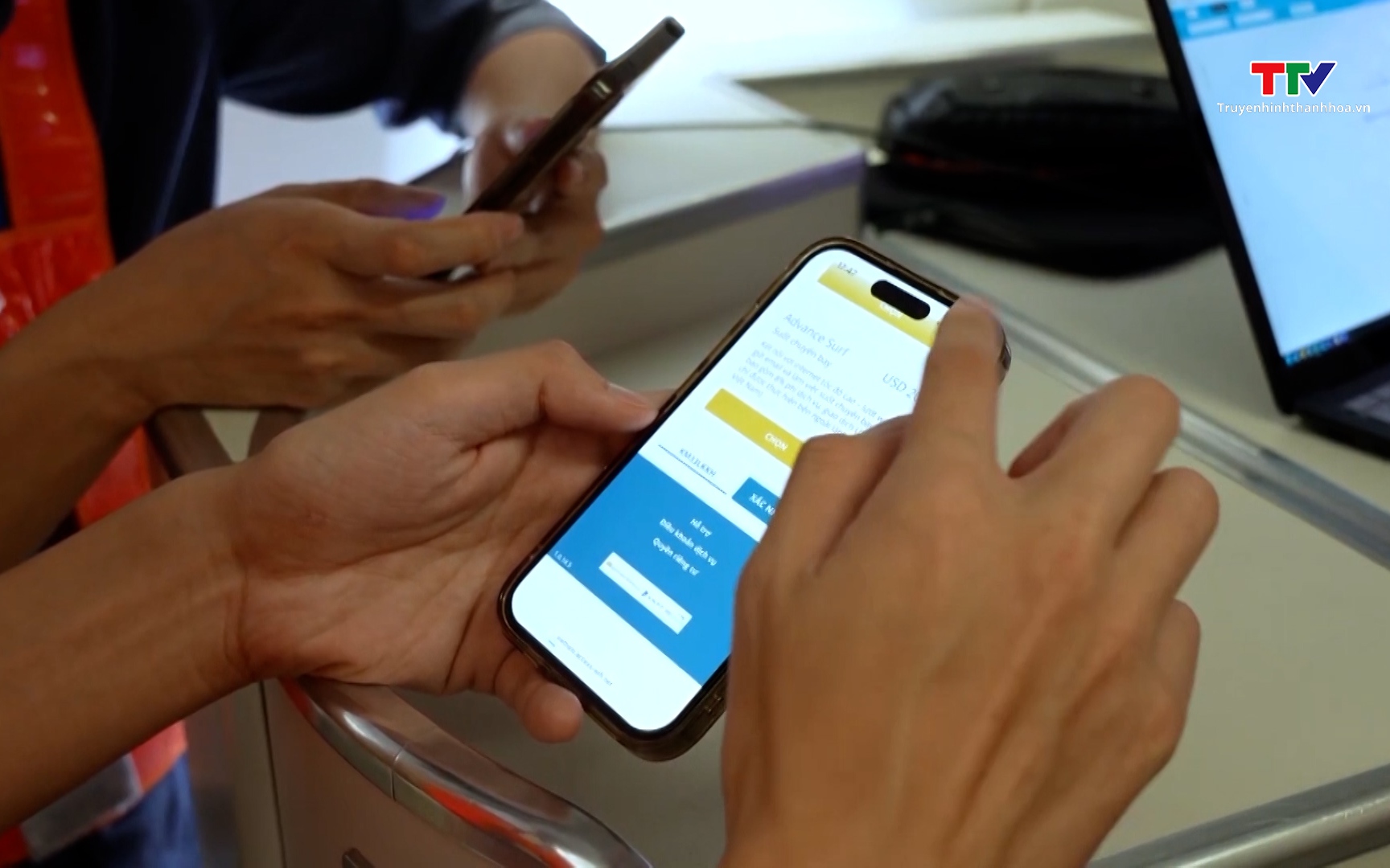 Vietnam Airlines cũng mở rộng kết nối với hệ sinh thái đổi mới sáng tạo - Ảnh 1. Vietnam Airlines chính thức triển khai dịch vụ Internet trên máy bay