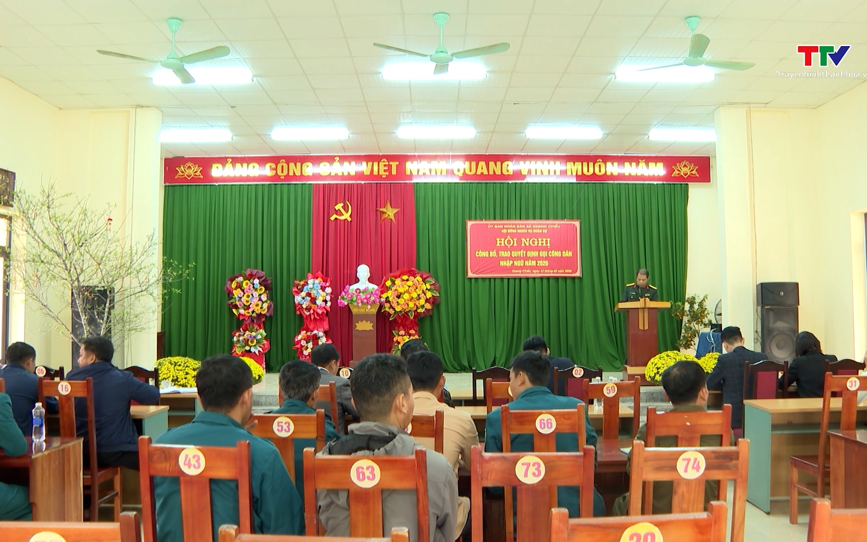 X&atilde; Quang Chiểu trao quyết định gọi c&ocirc;ng d&acirc;n nhập ngũ năm 2026