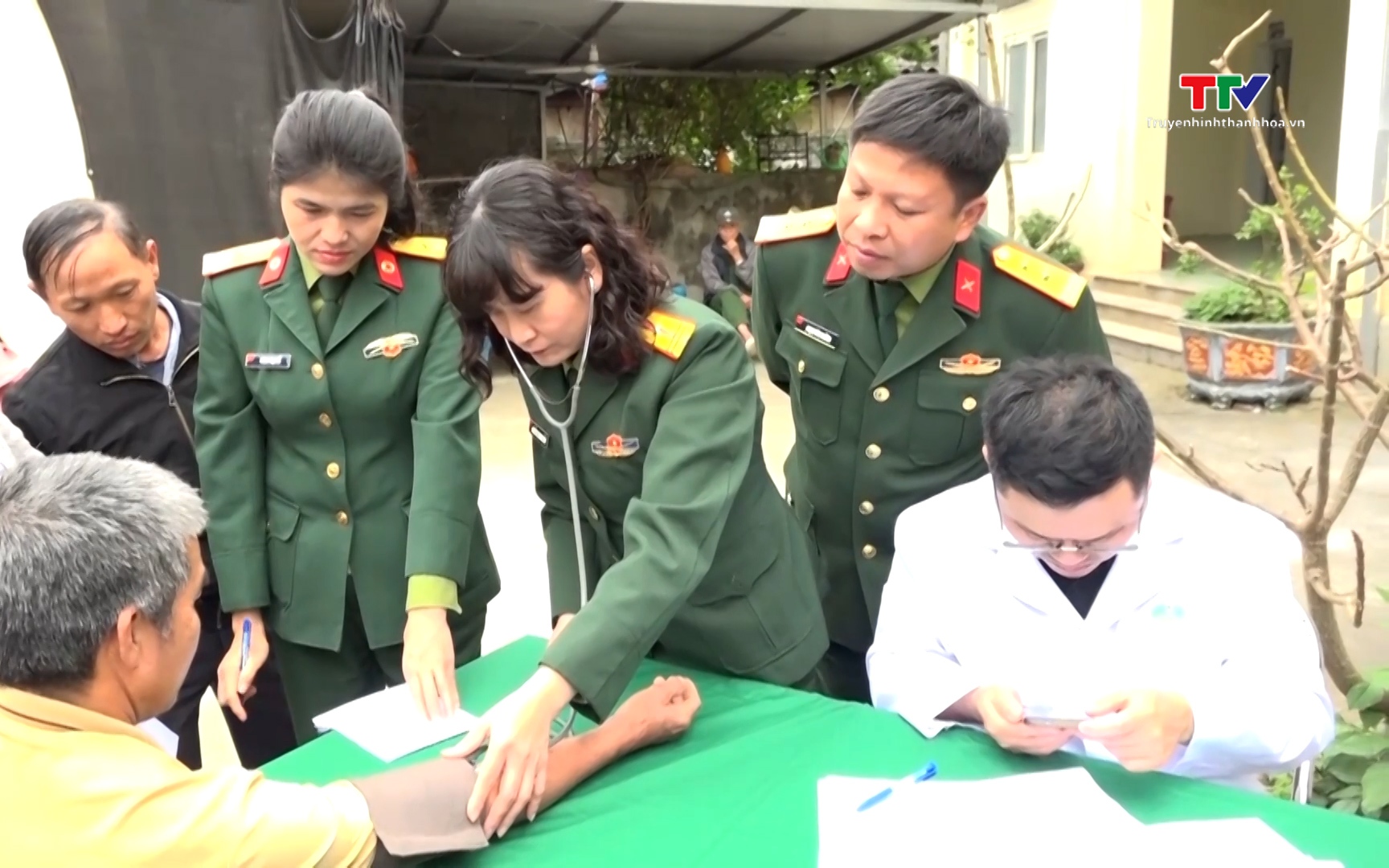 Xu&acirc;n về tr&ecirc;n nẻo bi&ecirc;n cương