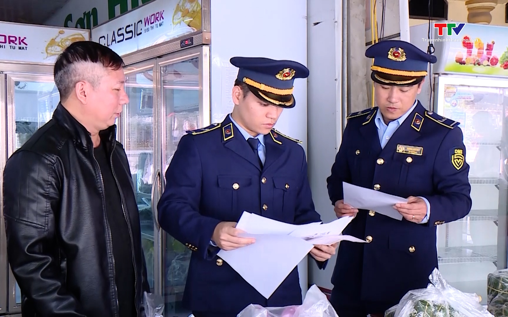 Siết chặt kiểm so&aacute;t an to&agrave;n thực phẩm dịp Tết