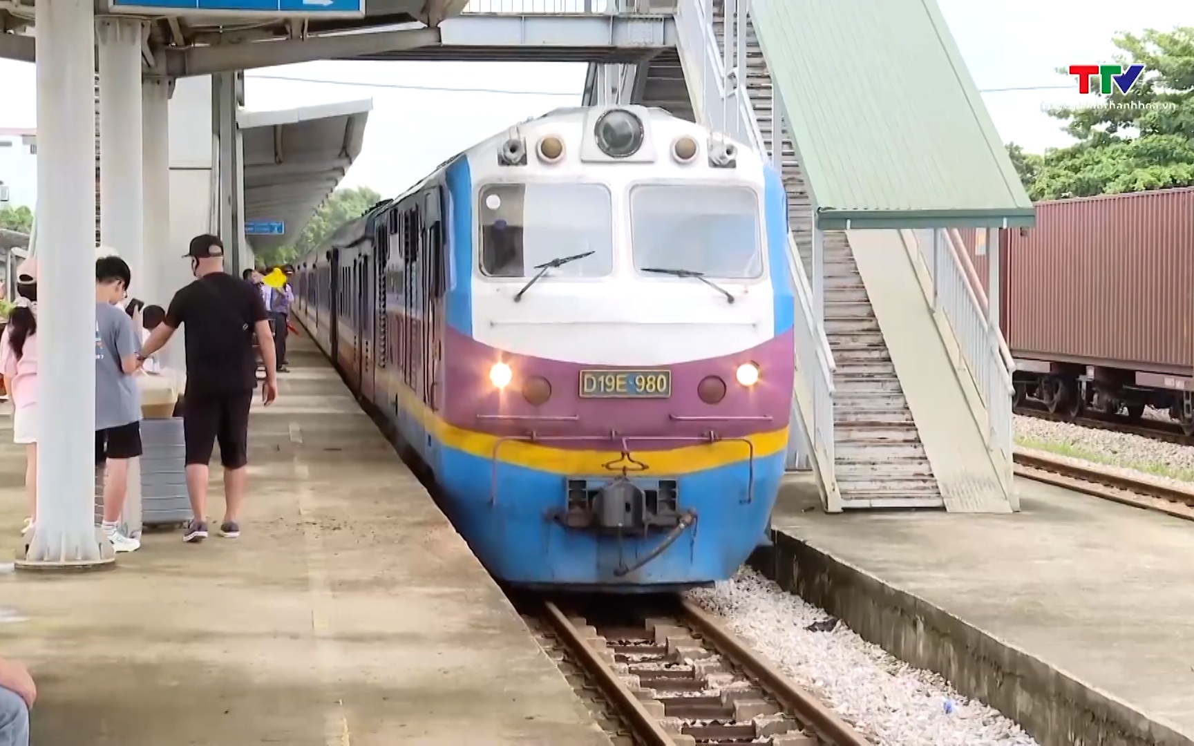 Thủ tướng y&ecirc;u cầu tăng cường phương tiện vận tải  dịp Tết