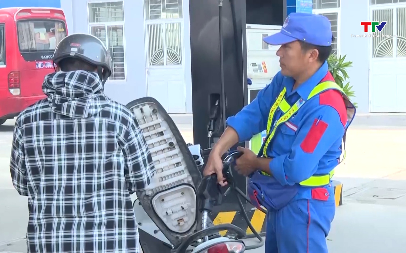 Bộ C&ocirc;ng Thương th&ocirc;ng b&aacute;o về thời gian điều chỉnh gi&aacute; xăng dầu sắp tới