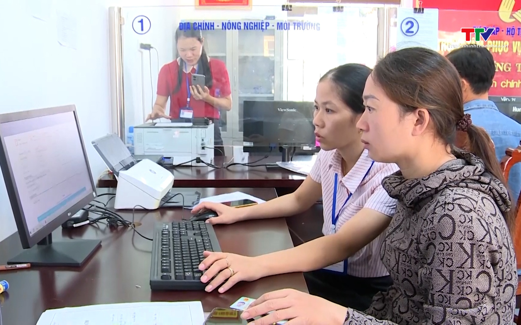 Đầu tư hạ tầng đáp ứng vận hành chính quyền số - Ảnh 1. Trung tâm Phục vụ hành chính công cấp xã - Nền tảng của chính quyền số