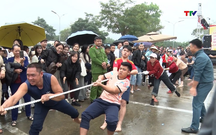 X&atilde; Tống Sơn s&ocirc;i nổi văn nghệ, tr&ograve; chơi d&acirc;n gian mừng Xu&acirc;n