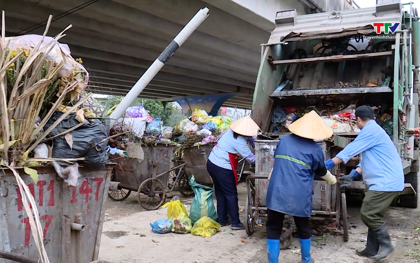 Xã Thọ Phú khắc phục xử lí rác thải sau Tết- Ảnh 1. Khẩn trương giải quyết tình trạng ùn ứ rác thải cục bộ sau Tết