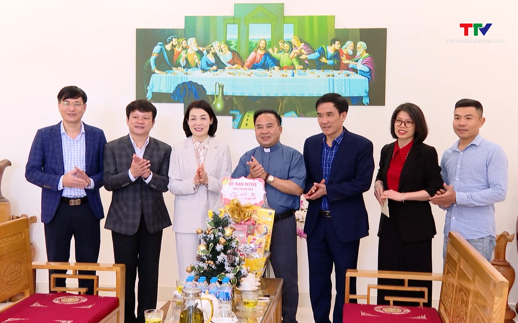 Ph&oacute; Chủ tịch thường trực Ủy ban Mặt trận Tổ quốc tỉnh Đỗ Thị To&aacute;n thăm, tặng qu&agrave; tại 2 x&atilde; Thọ Lập, Sao V&agrave;ng