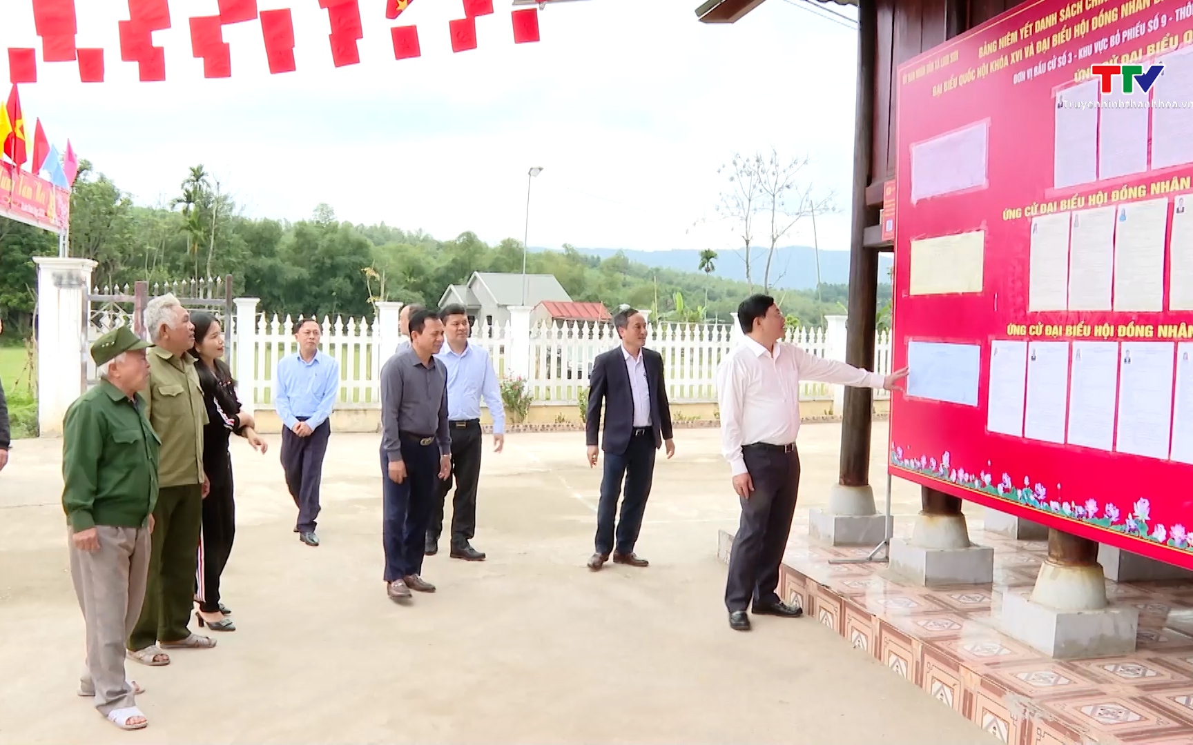 Ph&oacute; Chủ tịch Thường trực UBND tỉnh Mai Xu&acirc;n Li&ecirc;m gi&aacute;m s&aacute;t c&ocirc;ng t&aacute;c chuẩn bị bầu cử