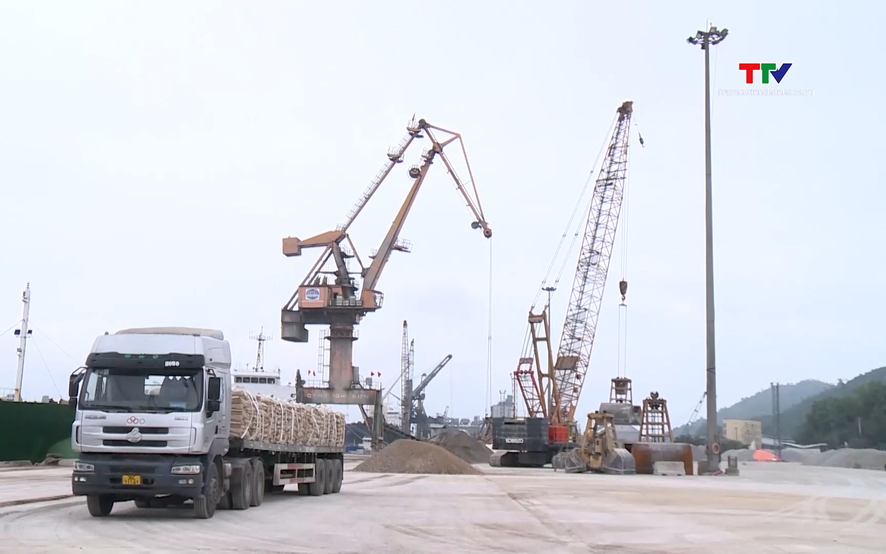 Thanh H&oacute;a giải ng&acirc;n hơn 16 tỷ đồng hỗ trợ h&atilde;ng t&agrave;u v&agrave; doanh nghiệp vận chuyển h&agrave;ng h&oacute;a 