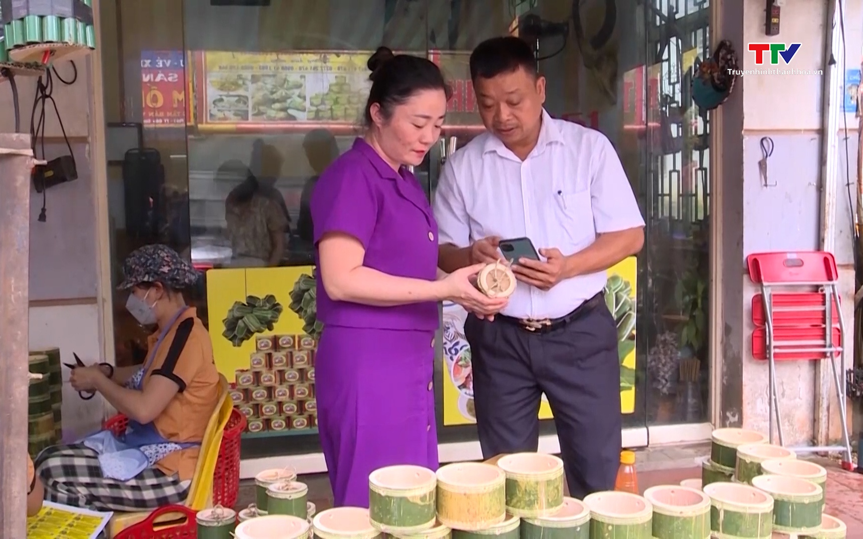 N&ocirc;ng d&acirc;n ứng dụng chuyển đổi số trong sản xuất, kinh doanh