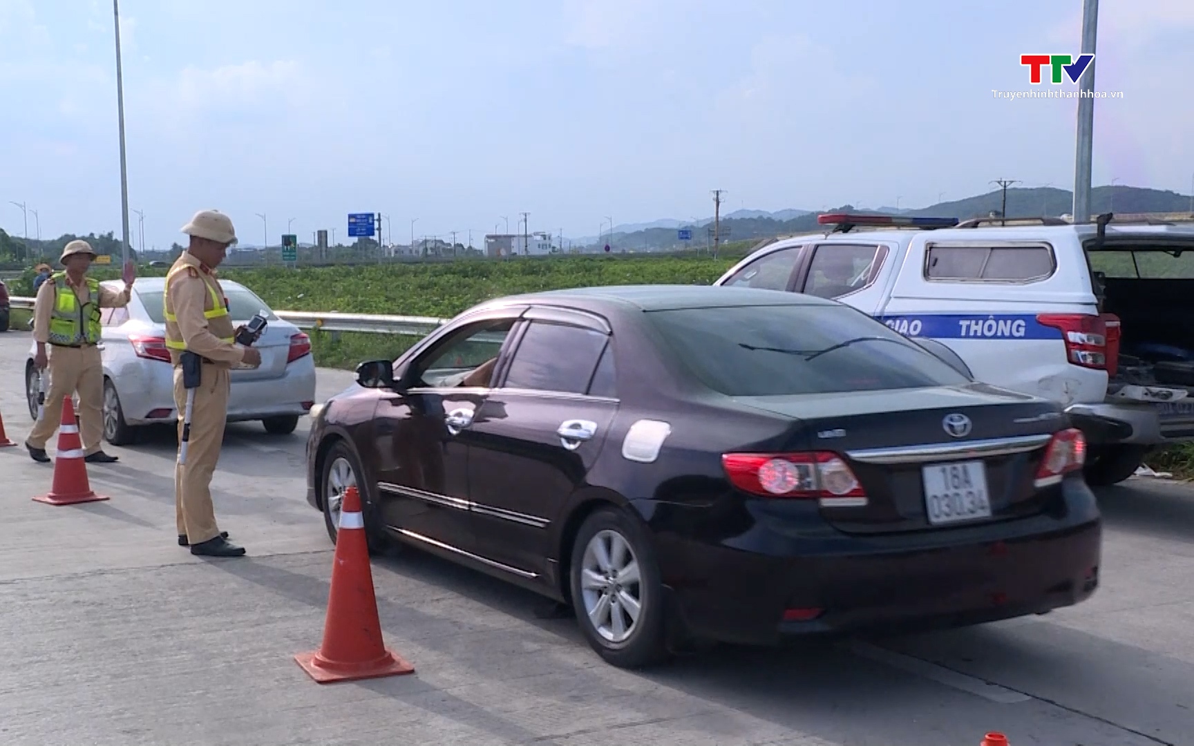 Cảnh s&aacute;t giao th&ocirc;ng tăng cường kiểm tra, xử l&yacute; vi phạm tr&ecirc;n cao tốc