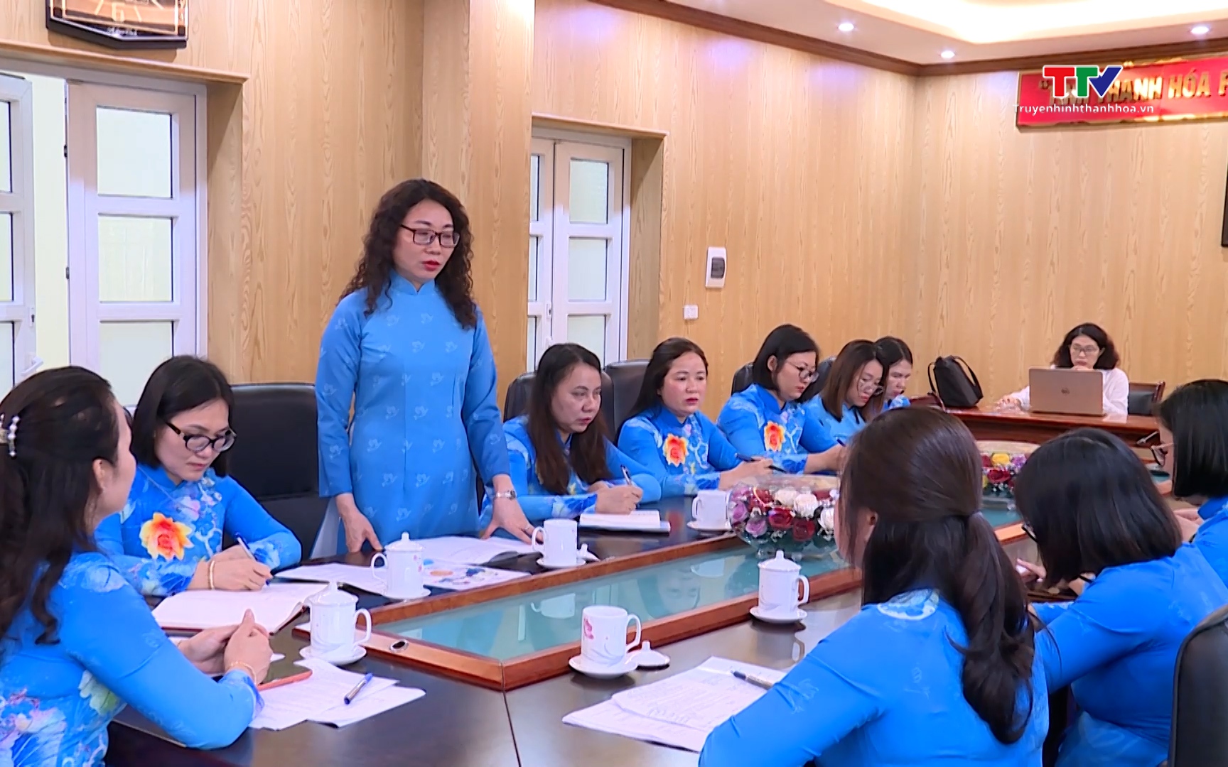 Phụ nữ gửi trọn niềm tin qua l&aacute; phiếu