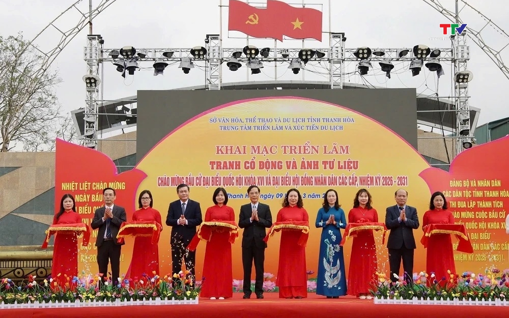 Triển l&atilde;m tranh cổ động v&agrave; ảnh tư liệu ch&agrave;o mừng bầu cử