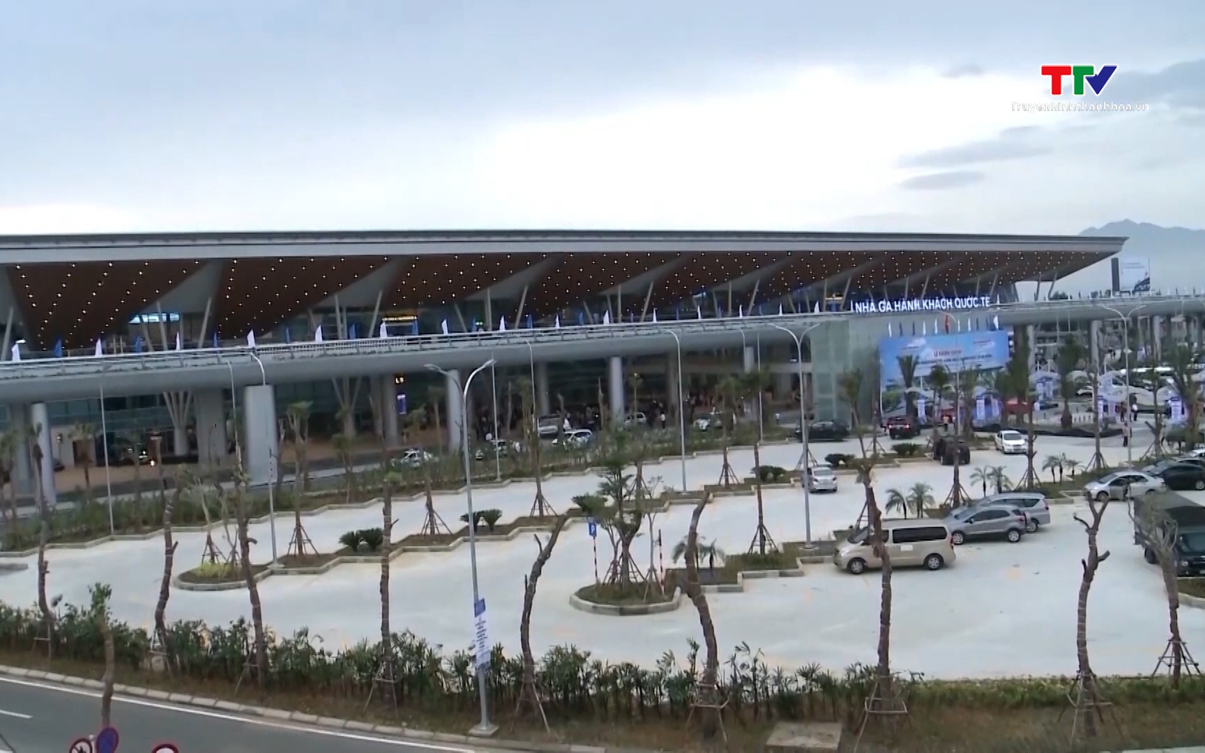 H&agrave;nh kh&aacute;ch &ldquo;chốt&rdquo; v&eacute; m&aacute;y bay sớm dịp nghỉ lễ 30/4 - 1/5