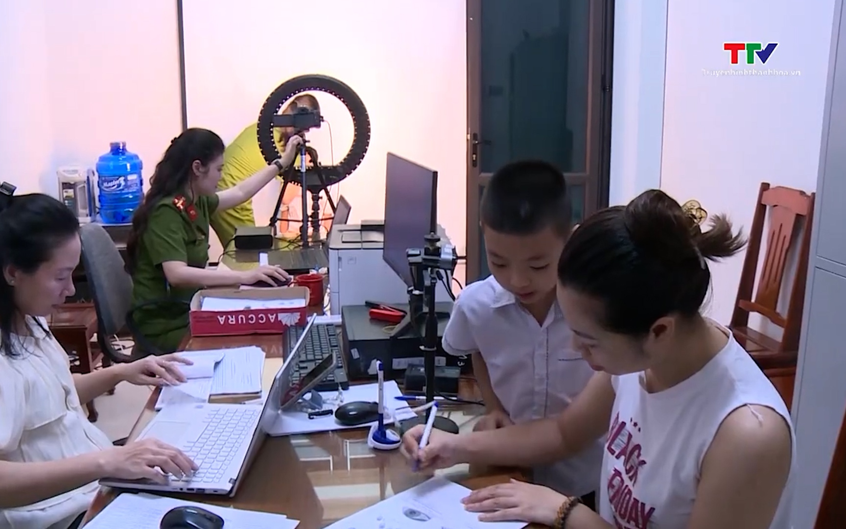 Cao điểm r&agrave; so&aacute;t, cấp căn cước v&agrave; t&agrave;i khoản định danh điện tử mức 2 cho c&ocirc;ng d&acirc;n từ 6 đến 14 tuổi