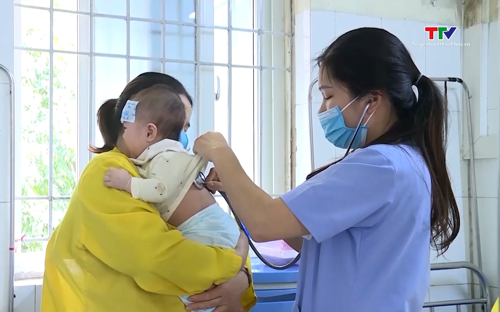 Sởi ở trẻ em: Nhận biết sớm, ph&ograve;ng biến chứng nguy hiểm