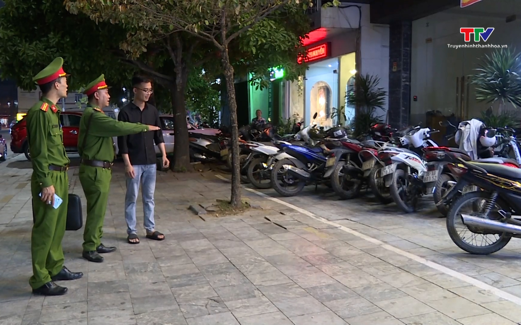 Phường Hạc Th&agrave;nh tăng cường bảo đảm trật tự đ&ocirc; thị, an to&agrave;n giao th&ocirc;ng 