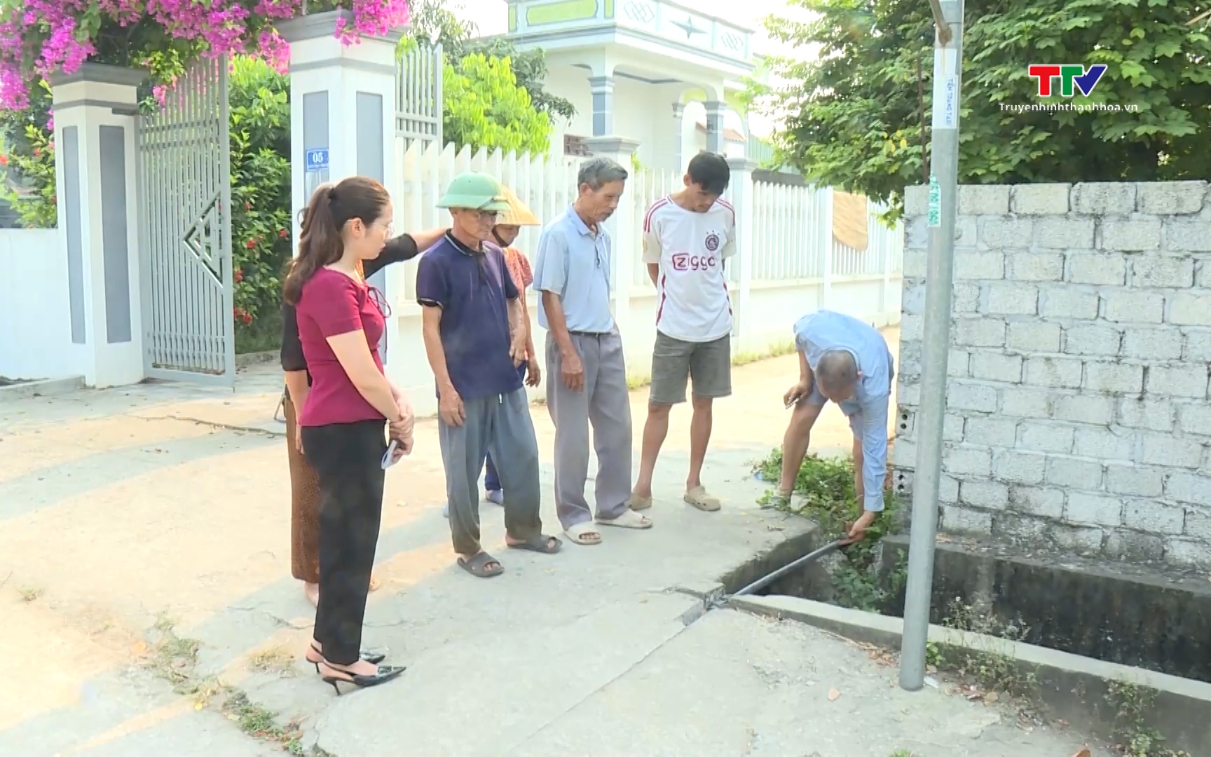 Người d&acirc;n x&atilde; Quảng Ninh m&ograve;n mỏi chờ nước sạch