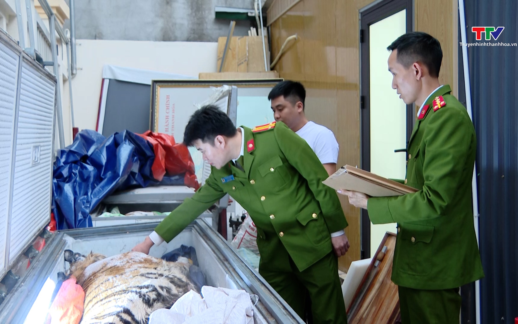 Xử l&yacute; nghi&ecirc;m vi phạm li&ecirc;n quan động vật hoang d&atilde;