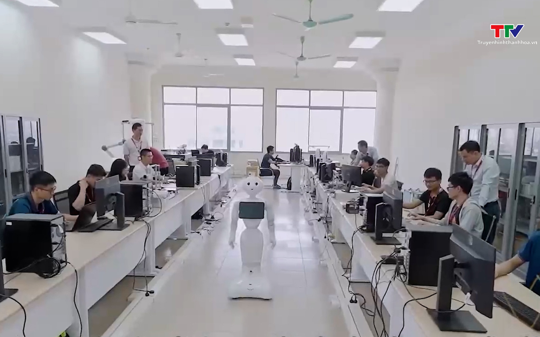 Hỗ trợ 1 tỷ đồng mỗi năm cho nghi&ecirc;n cứu sinh xuất sắc