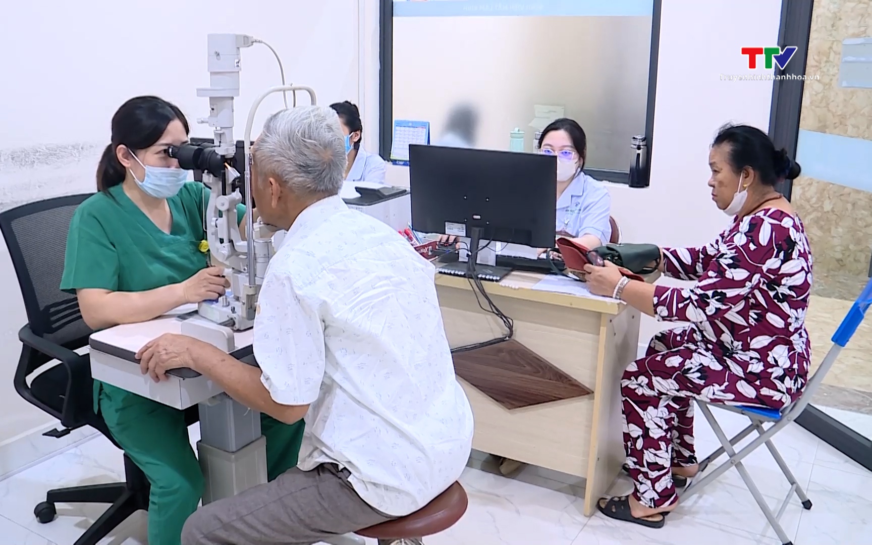 Bổ sung ít nhất 200 bệnh viện vệ tinh trên toàn quốc- Ảnh 1. Các bệnh viện tư nhân nỗ lực thực hiện bệnh án điện tử